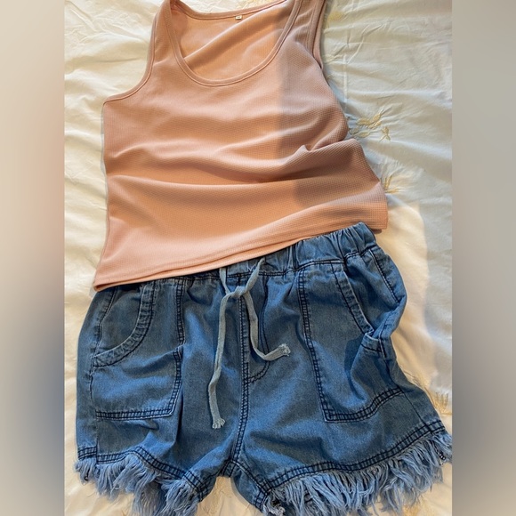 NEW(NOTAGS🤷🏻‍♀️)SZ-M Soft Knit TankTop & Basic Fringed Denim Front Tie Shorts - Picture 6 of 16